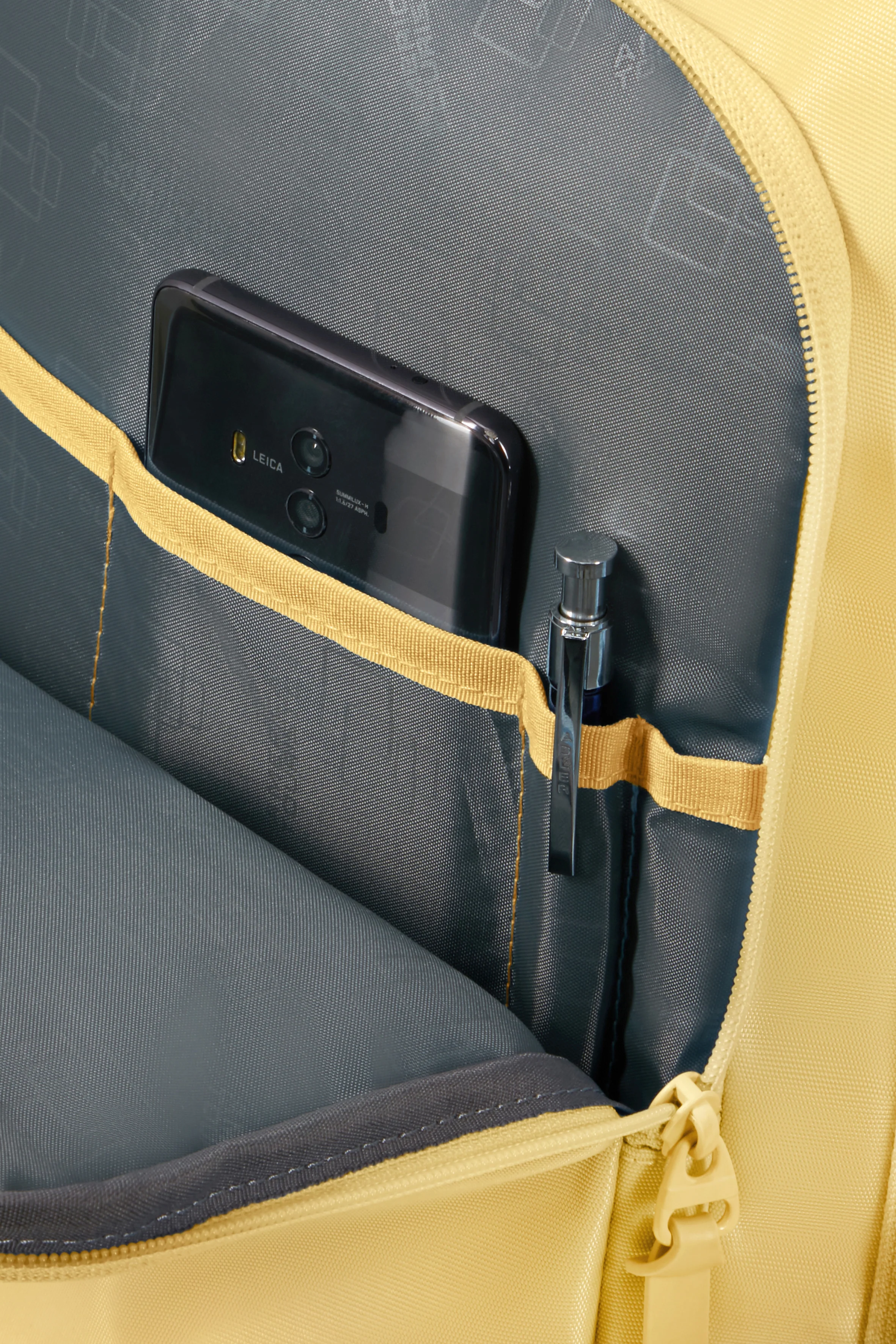 Pack Maleta mediana SoundBox + Mochila Take2cabin de American Tourister - Amarillo pastel - Image 16