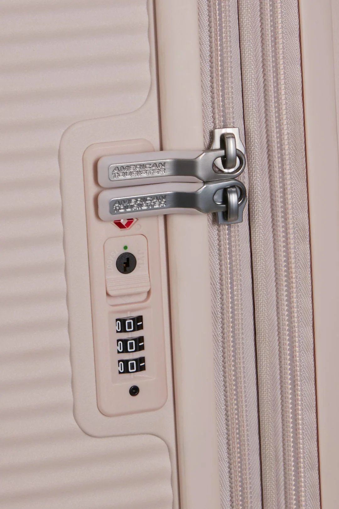 Soundbox  de American Tourister  Spinner Talla Mediana - Image 108
